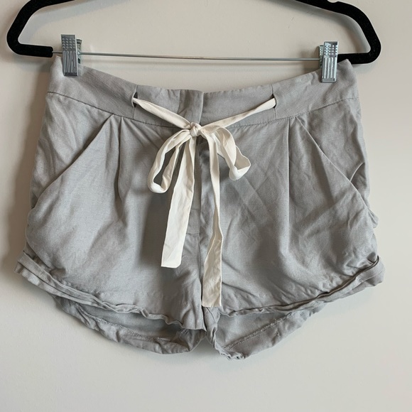 Aritzia/Wilfred grey linen shorts - Picture 1 of 3